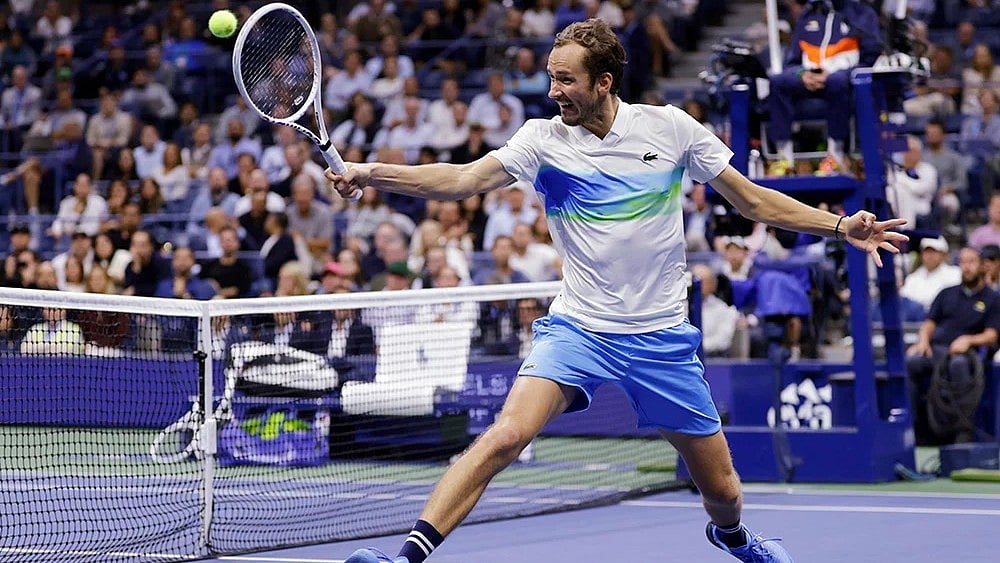 | Photo: AP/Adam Hunger : US Open tennis 2024: Daniil Medvedev returns to Jannik Sinner